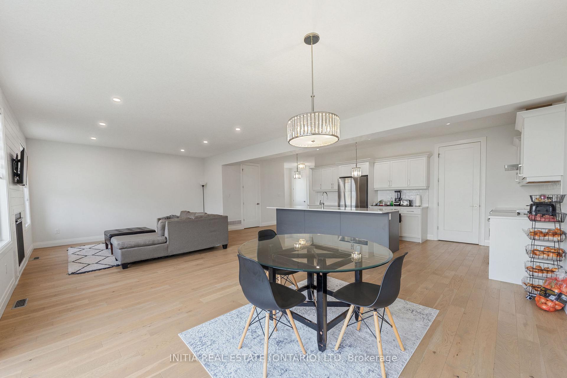 Photo 11 of 608 Sweetbay Crescent, Sarnia — HOMEH