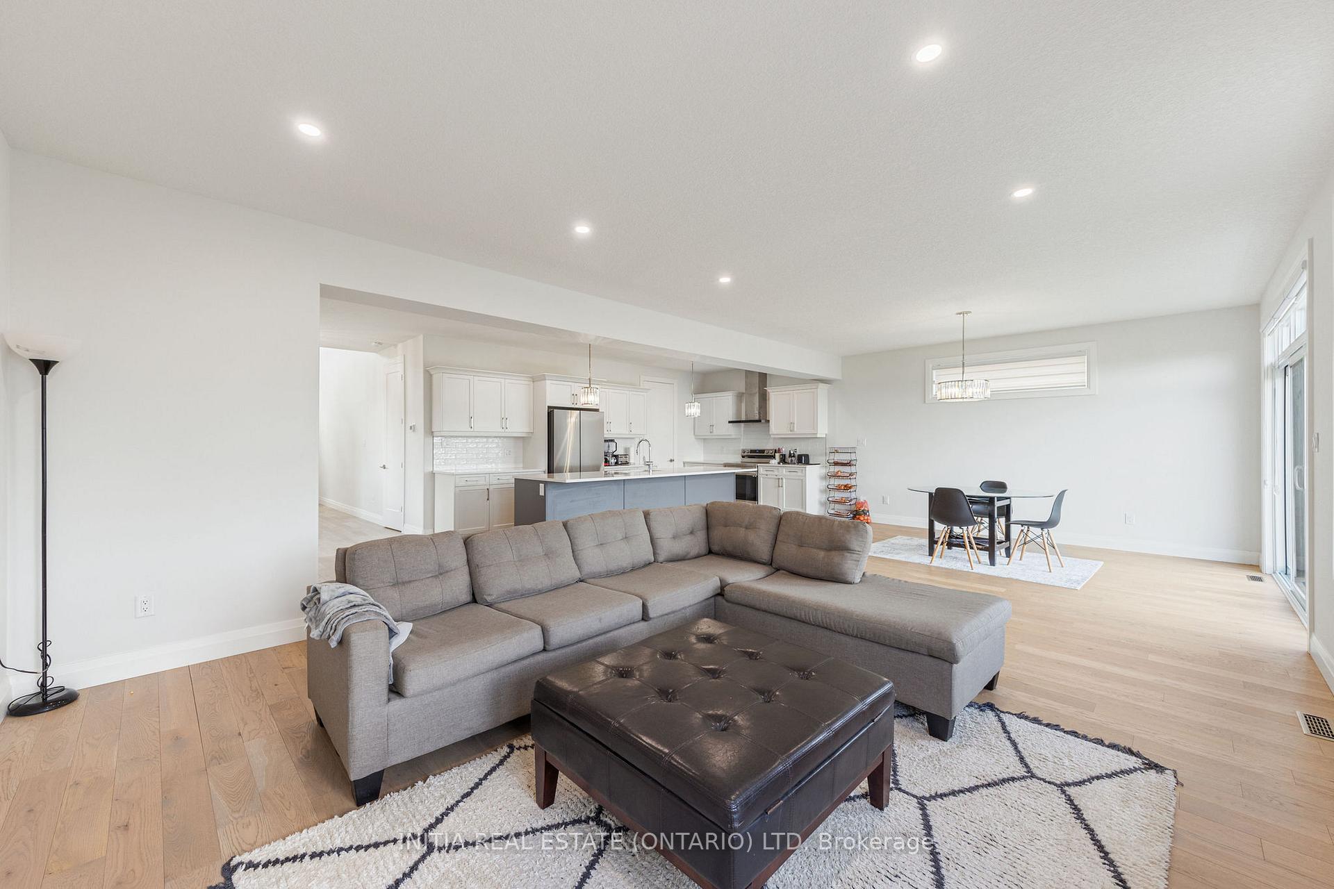 Photo 12 of 608 Sweetbay Crescent, Sarnia — HOMEH