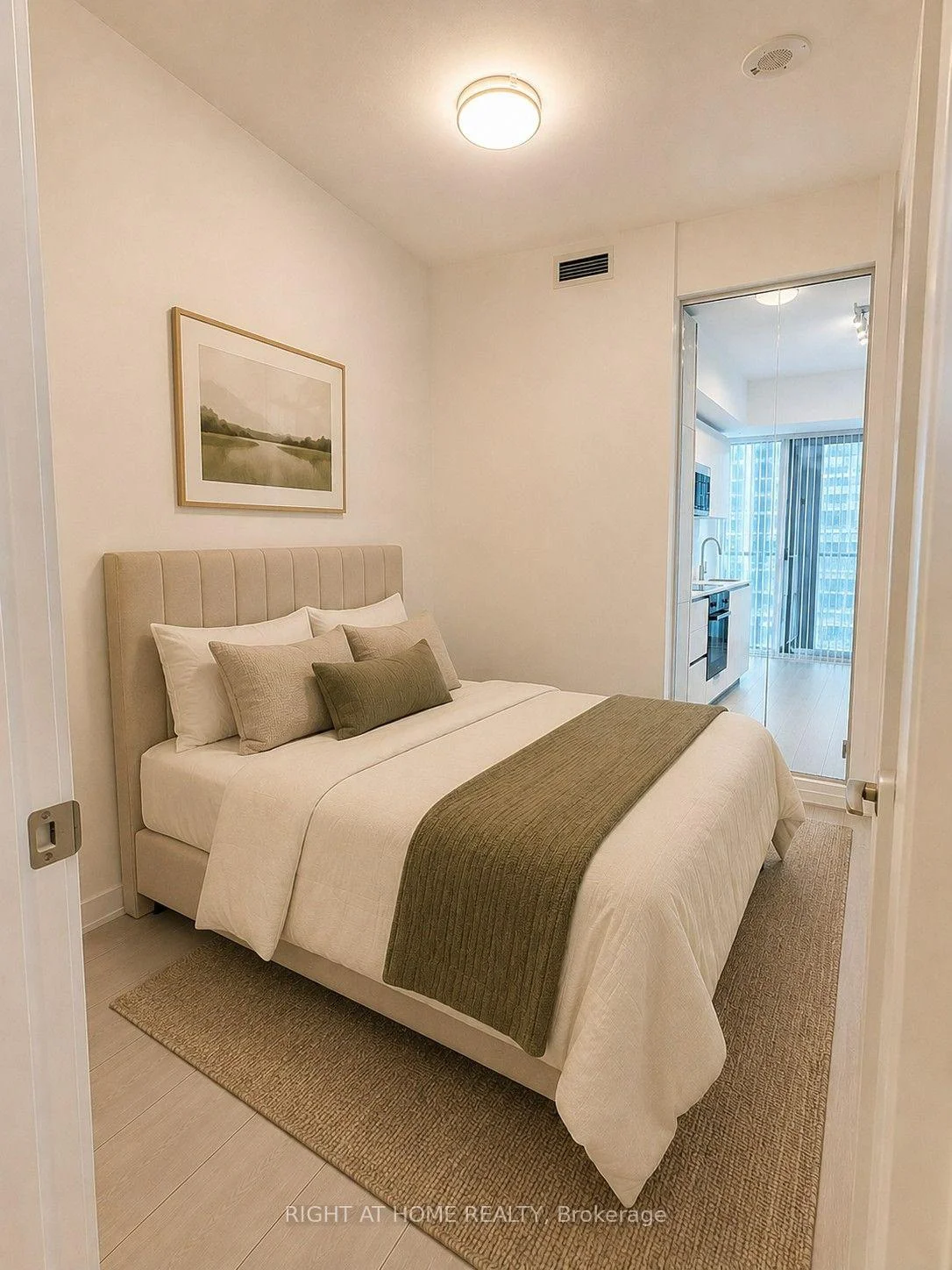 Photo 3 of Unit 611, 400 King Street, Toronto, Waterfront Communities — HOMEH