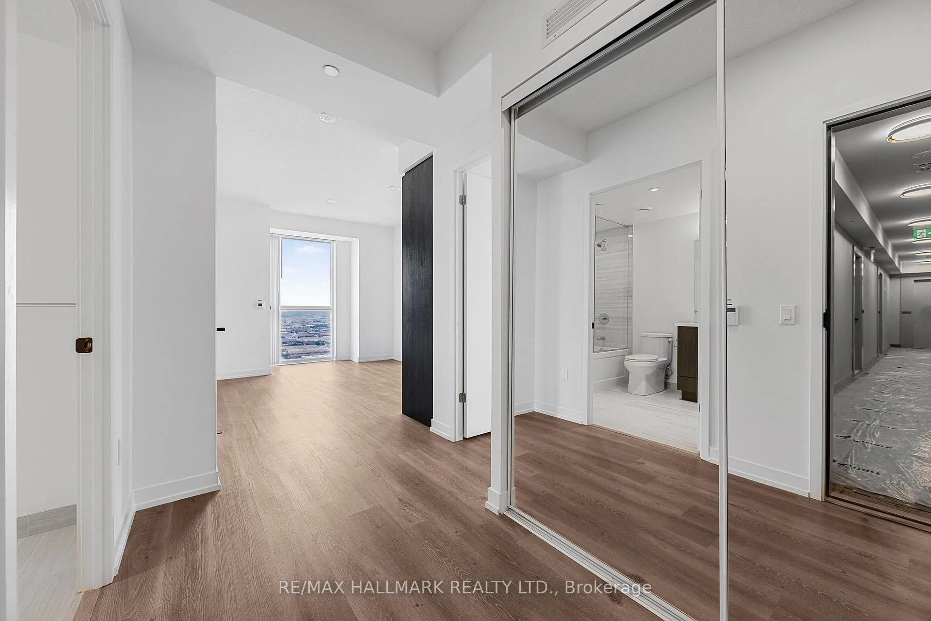 Photo 5 of Unit 4312, 225 Commerce Street, Vaughan, Vaughan Corporate Centre — HOMEH