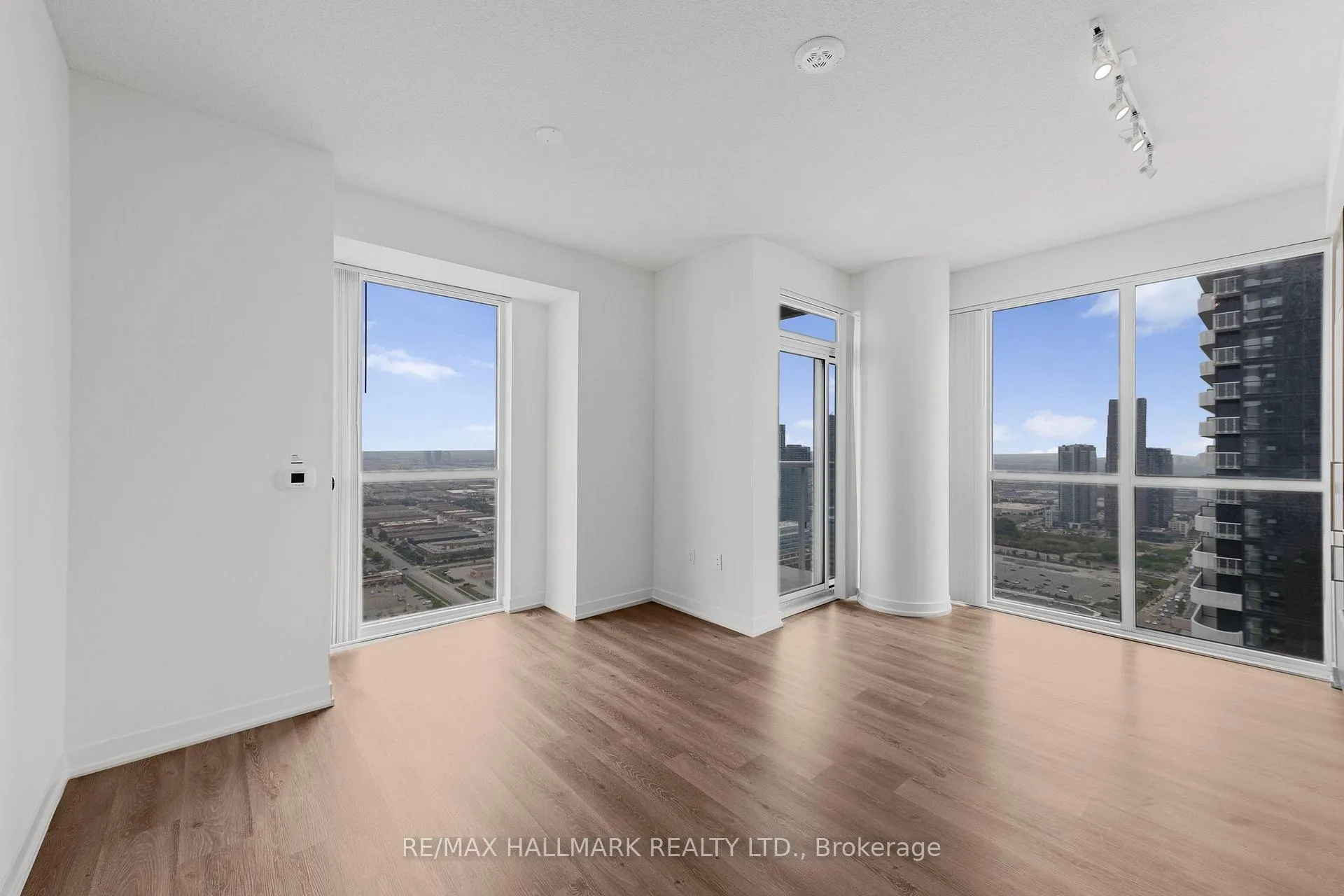 Photo 10 of Unit 4312, 225 Commerce Street, Vaughan, Vaughan Corporate Centre — HOMEH