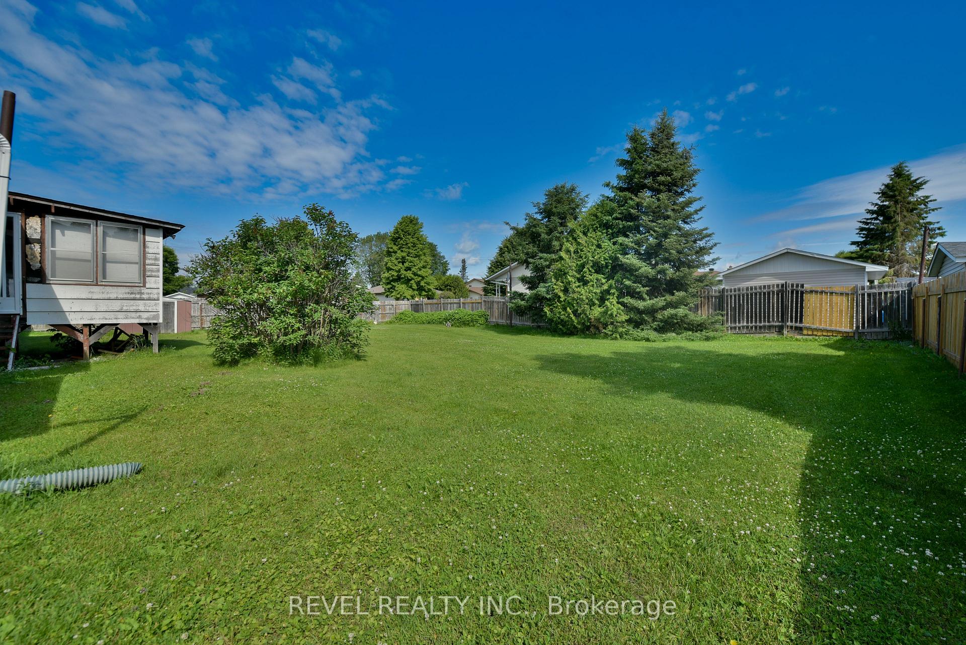 Photo 5 of 1330 Chenier Avenue, Timmins, MTJ - Main Area — HOMEH