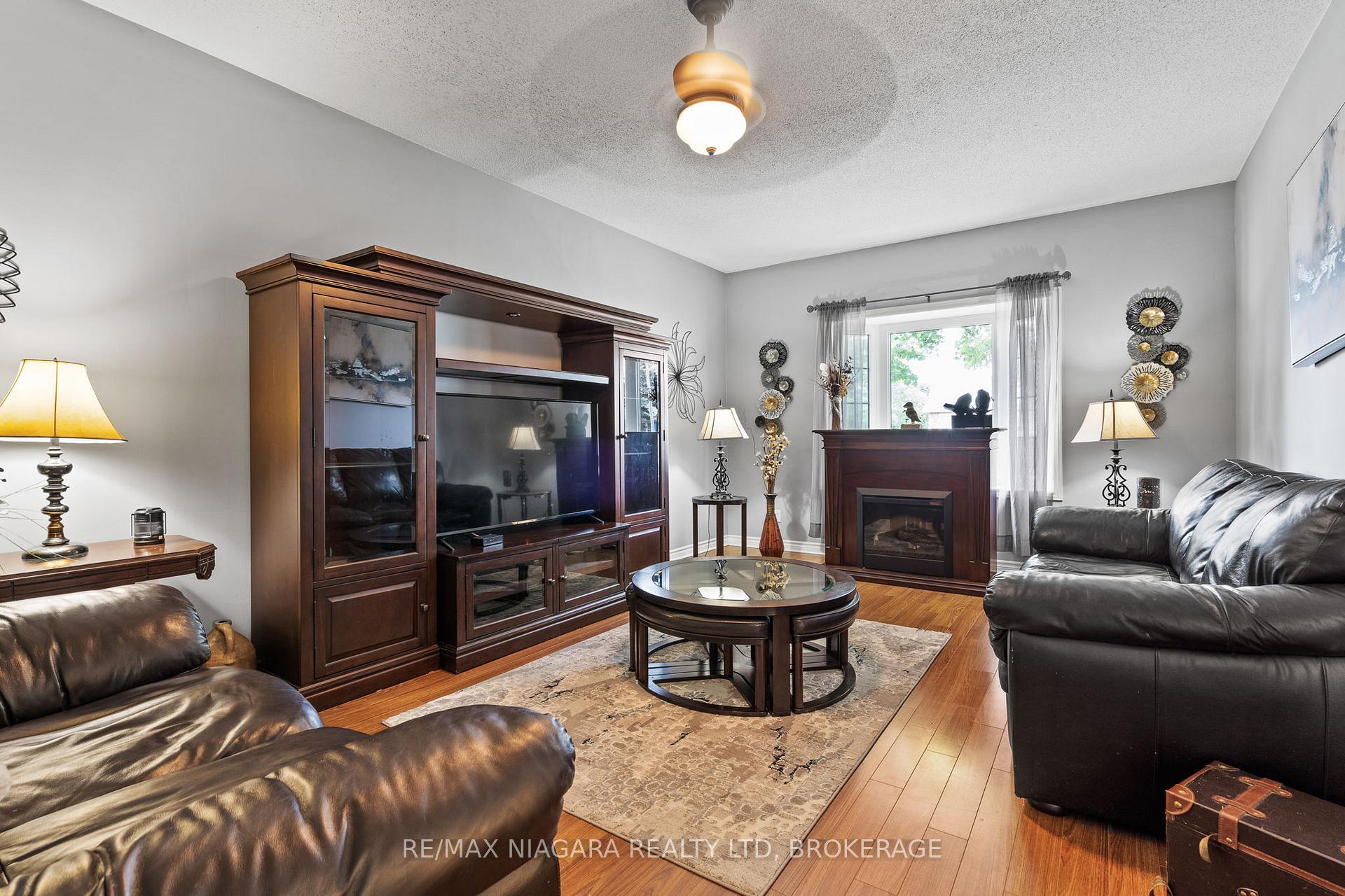 Photo 3 of 696 Clare Avenue, Welland, N. Welland — HOMEH