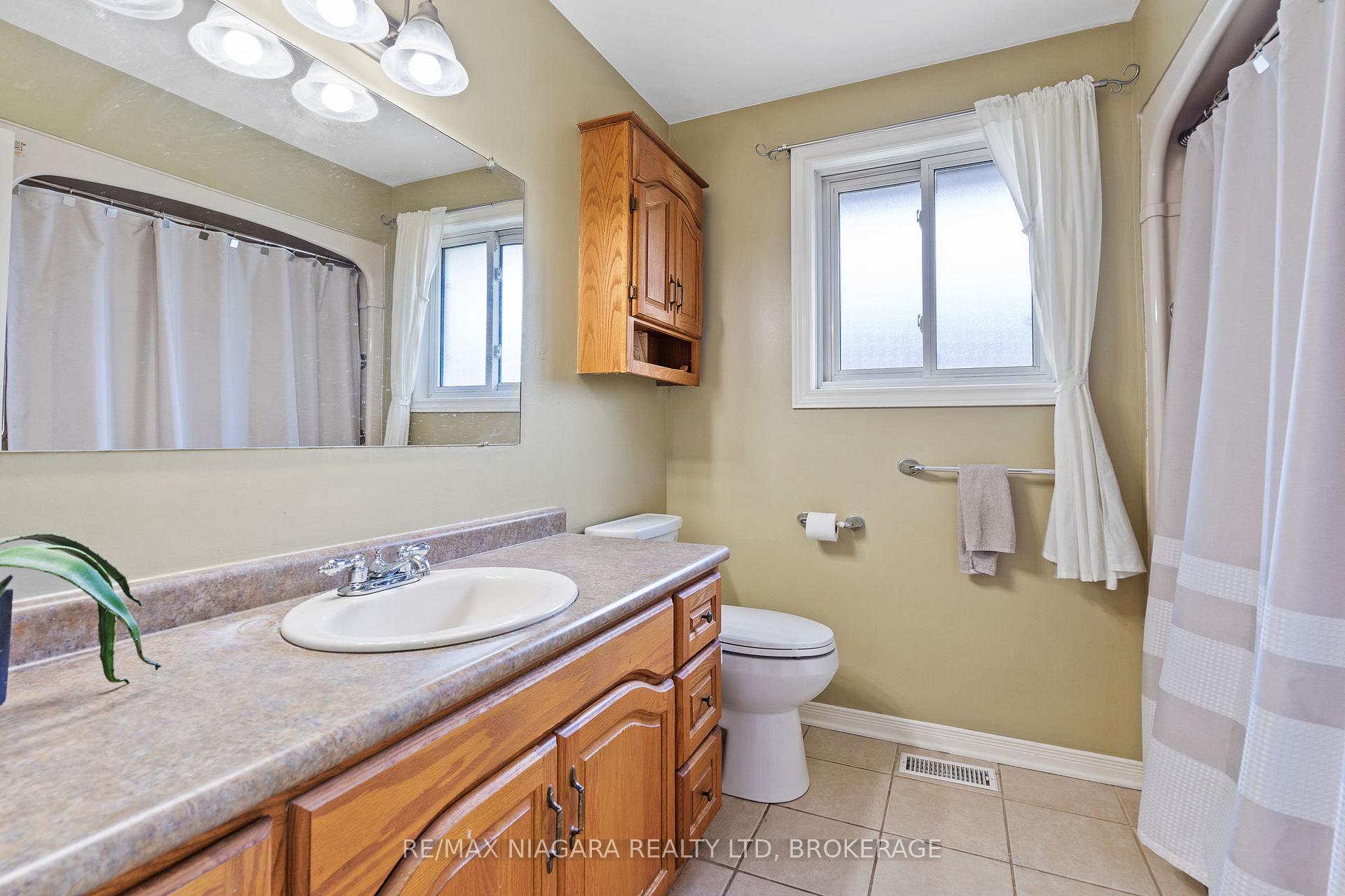 Photo 12 of 696 Clare Avenue, Welland, N. Welland — HOMEH