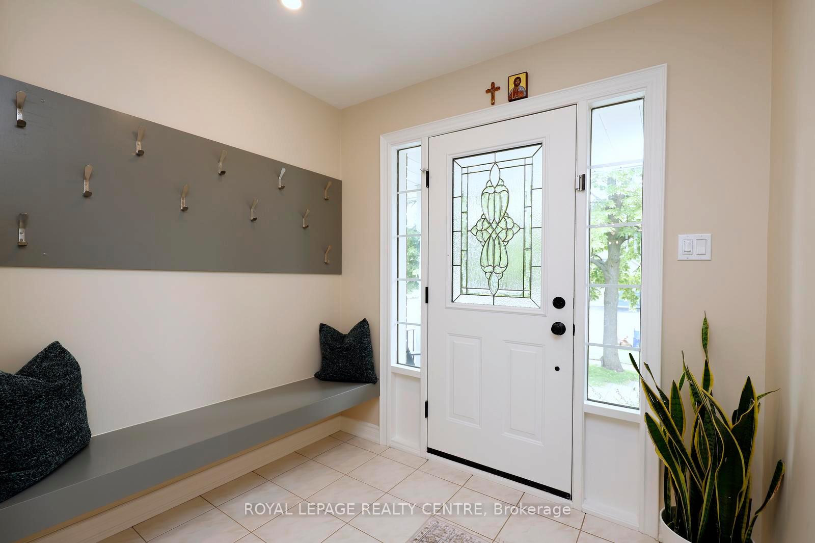 Photo 4 of 156 Chudleigh Street, Hamilton, Waterdown — HOMEH