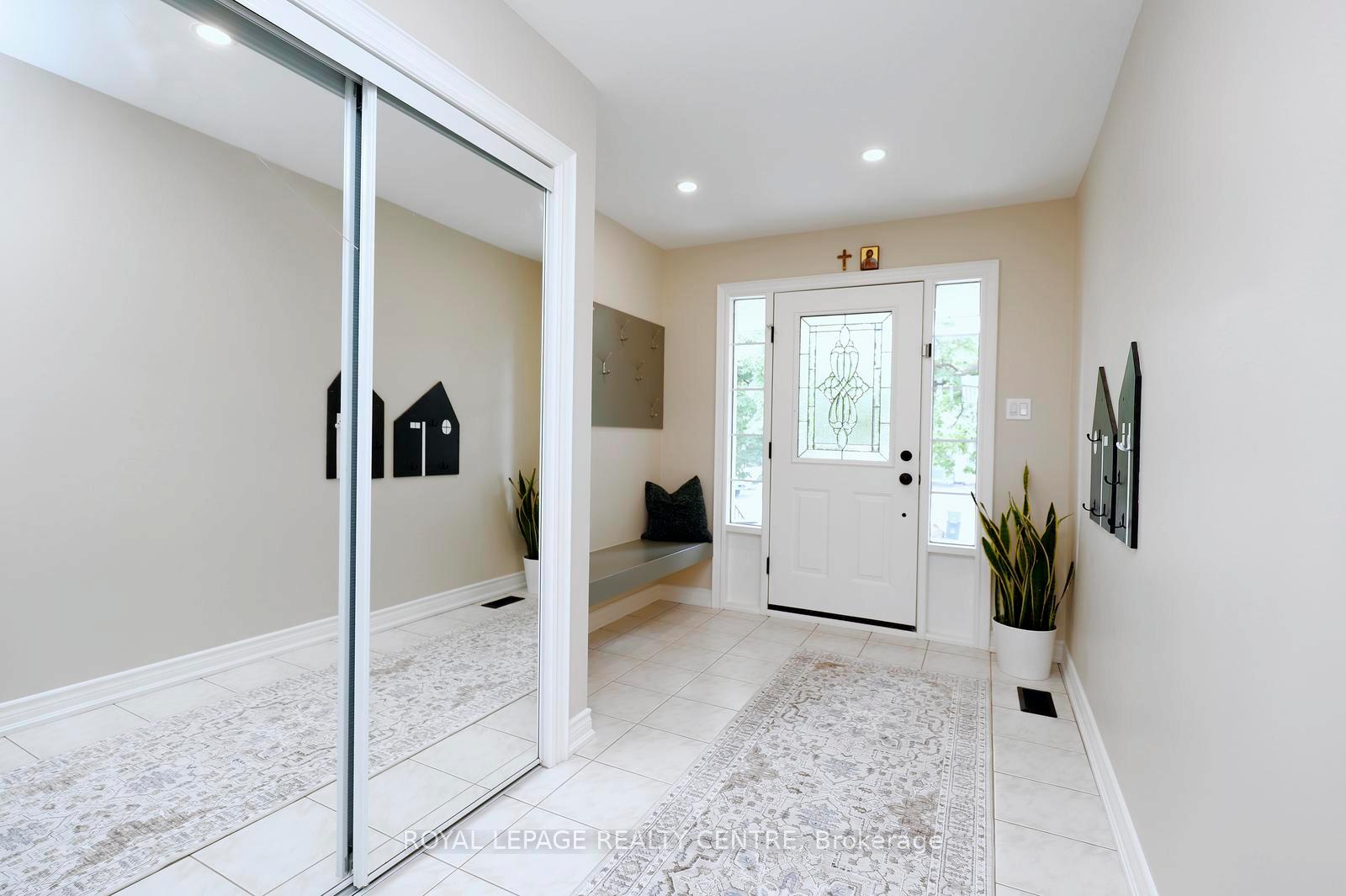 Photo 5 of 156 Chudleigh Street, Hamilton, Waterdown — HOMEH