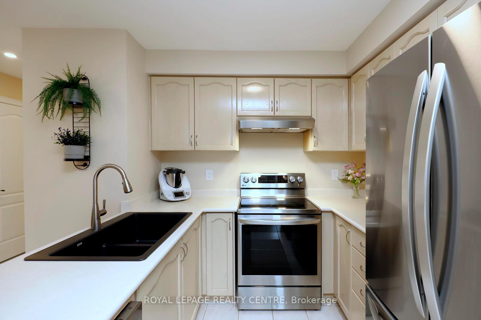 Photo 12 of 156 Chudleigh Street, Hamilton, Waterdown — HOMEH