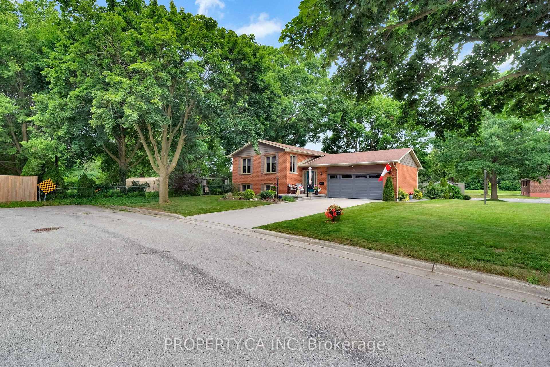 Photo 3 of 1620 Farmbrook Road, London, East P — HOMEH