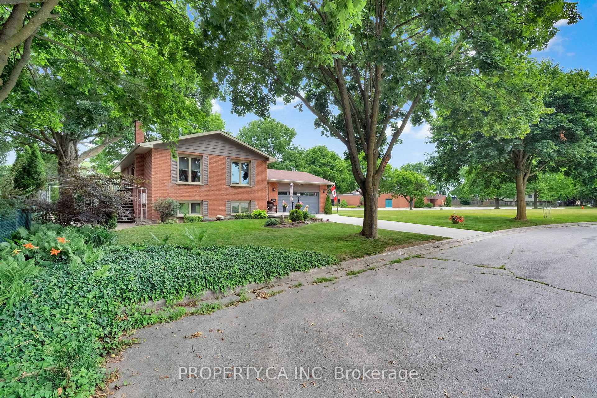 Photo 4 of 1620 Farmbrook Road, London, East P — HOMEH