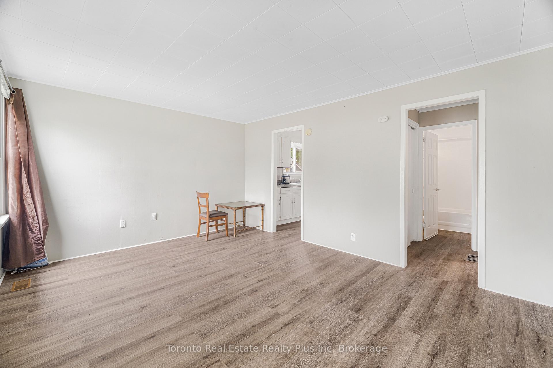 Photo 4 of 6183 Skinner Street, Niagara Falls, Arad/Fallsview — HOMEH