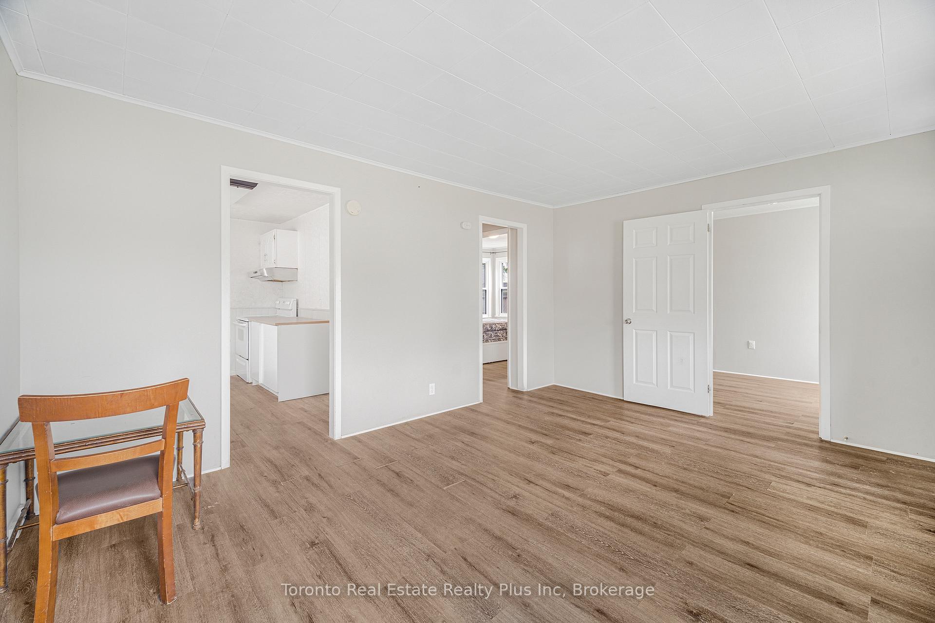 Photo 5 of 6183 Skinner Street, Niagara Falls, Arad/Fallsview — HOMEH