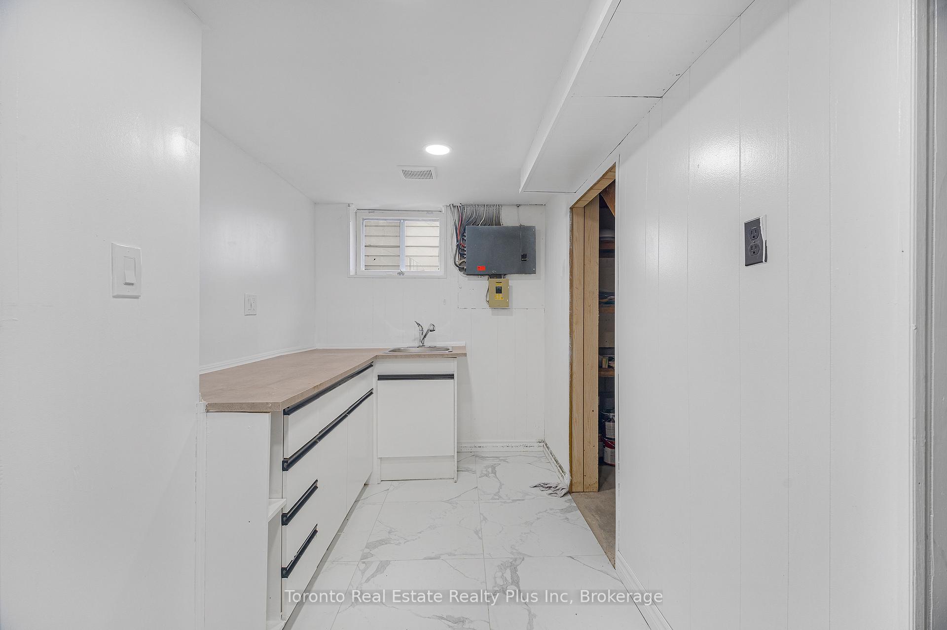 Photo 17 of 6183 Skinner Street, Niagara Falls, Arad/Fallsview — HOMEH