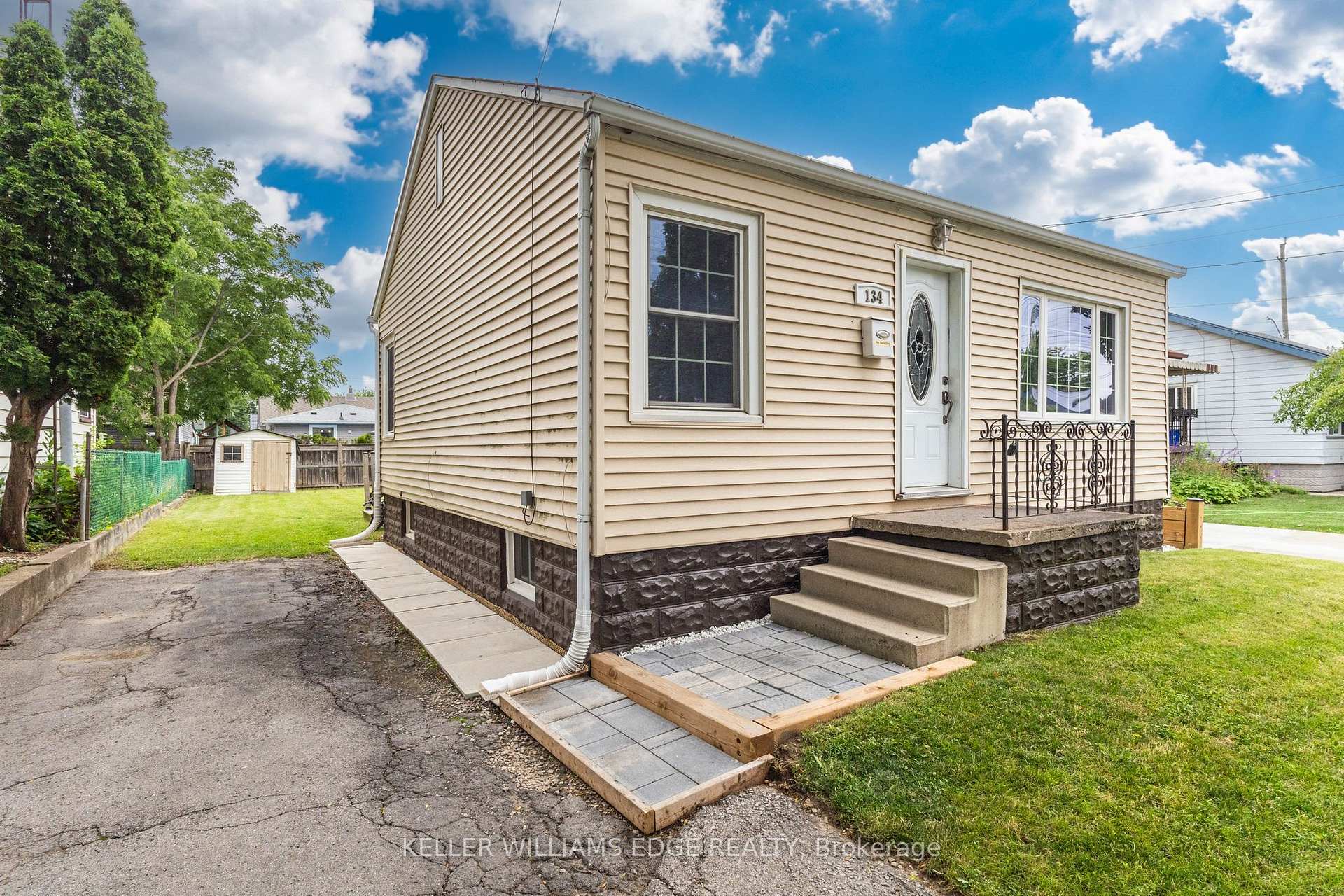 Photo 2 of 134 Selkirk Avenue, Hamilton, Normanhurst — HOMEH