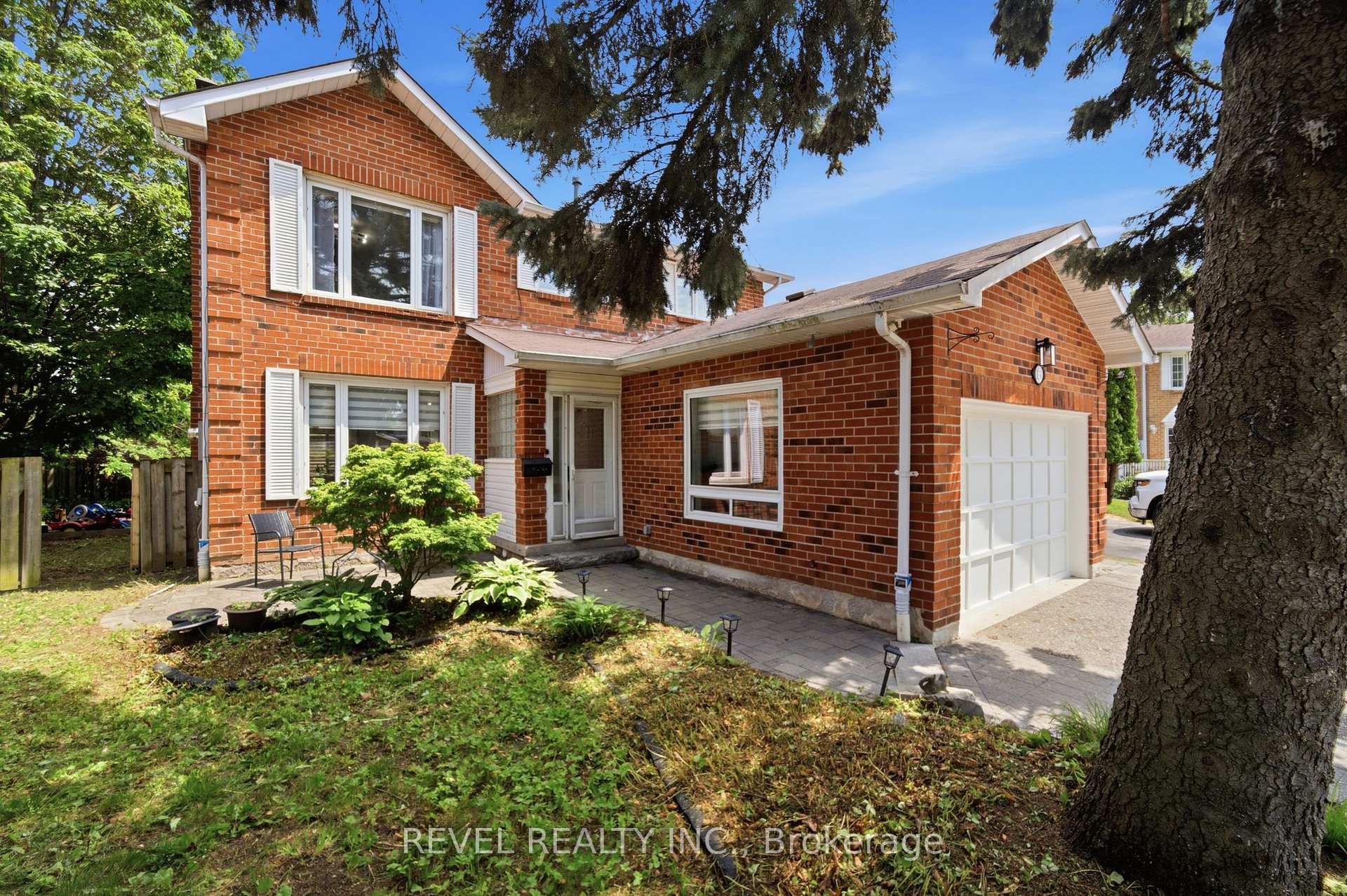 Photo 3 of 13 Flowers Crescent, Ajax, South West — HOMEH