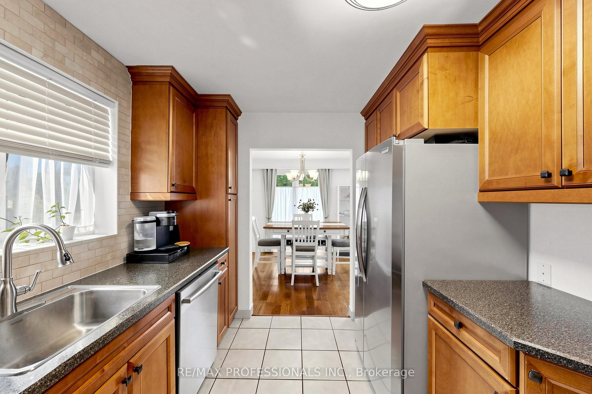 Photo 7 of 17 Barwell Crescent, Etobicoke, Rexdale-Kipling — HOMEH