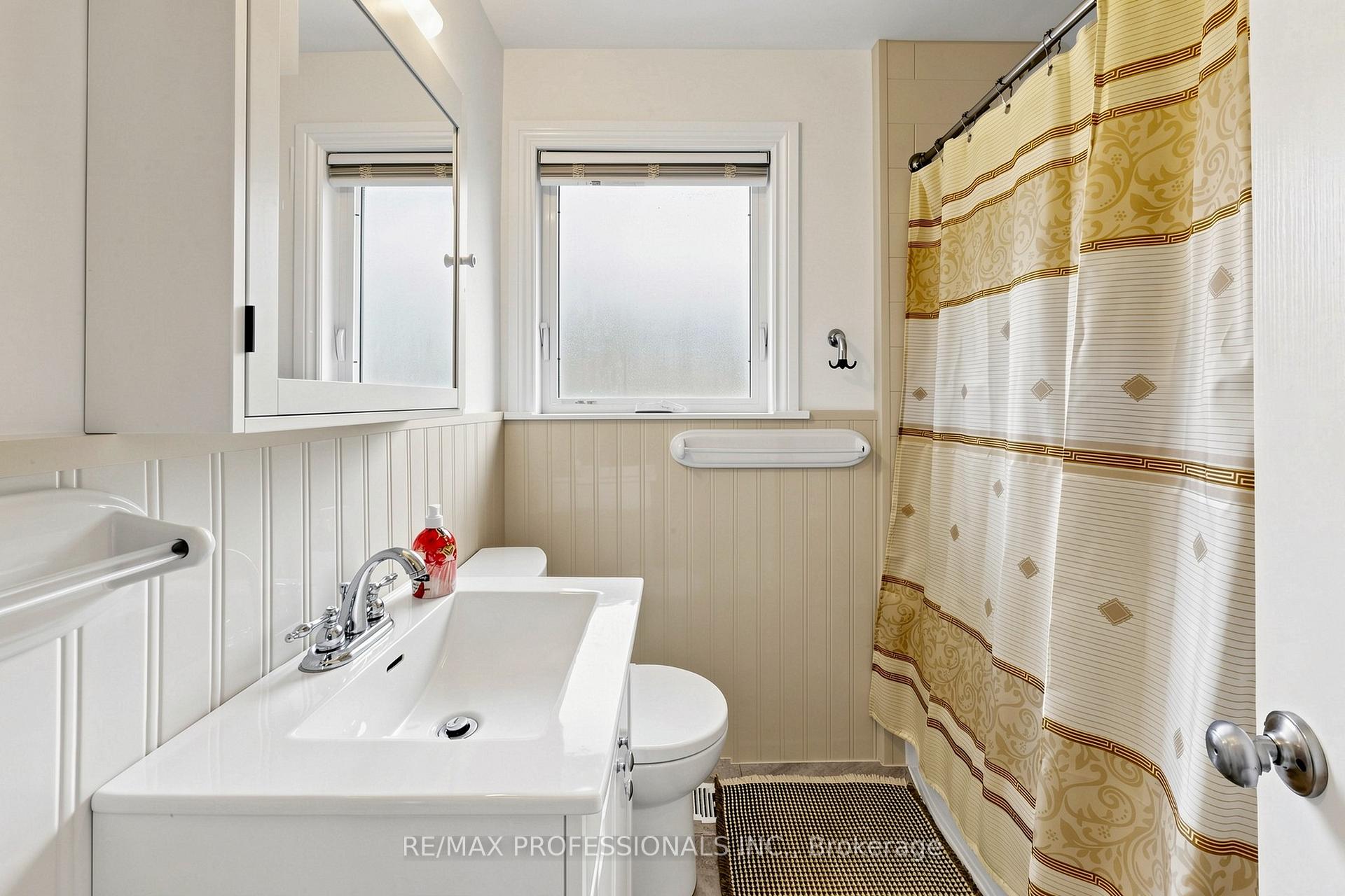 Photo 16 of 17 Barwell Crescent, Etobicoke, Rexdale-Kipling — HOMEH