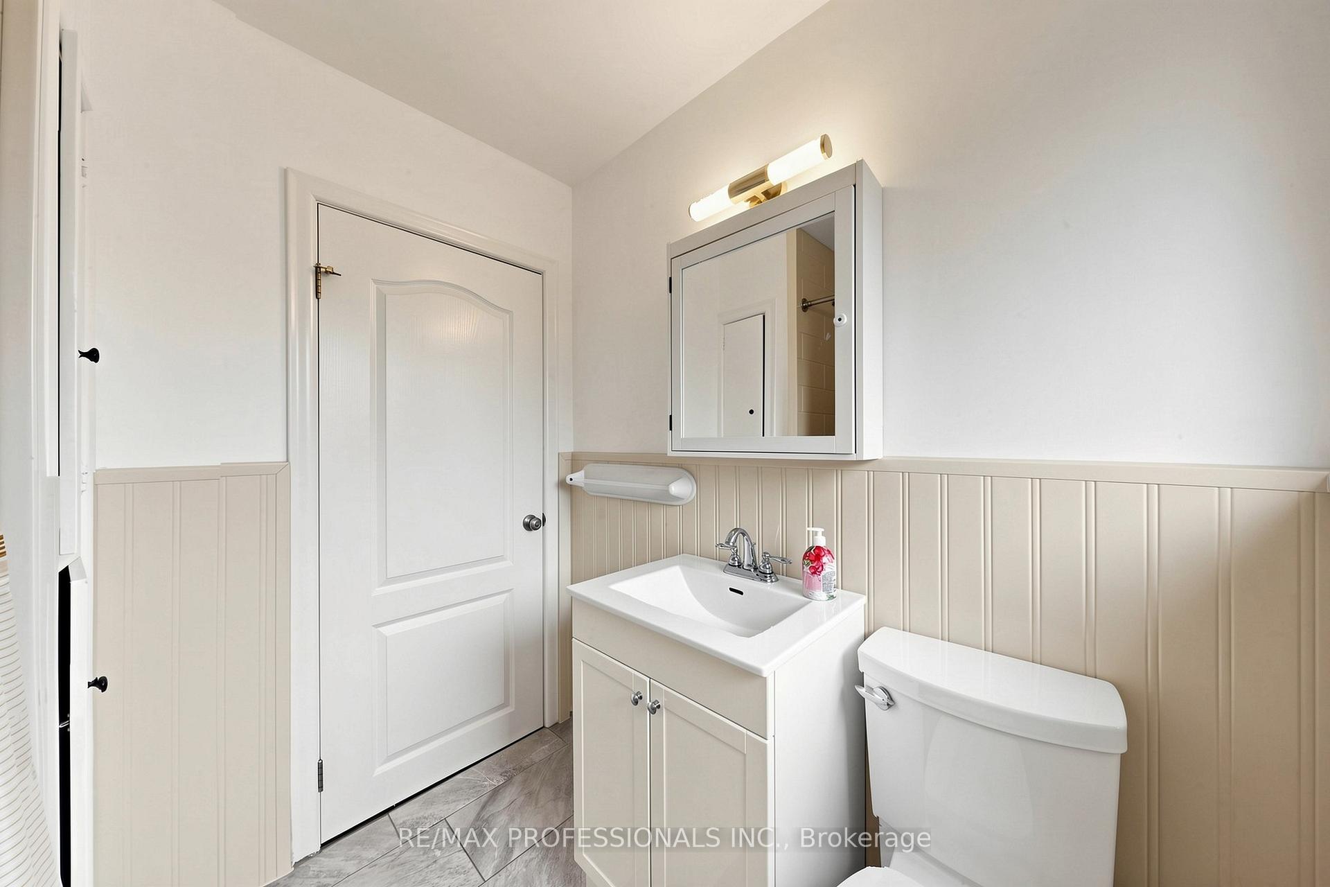Photo 17 of 17 Barwell Crescent, Etobicoke, Rexdale-Kipling — HOMEH