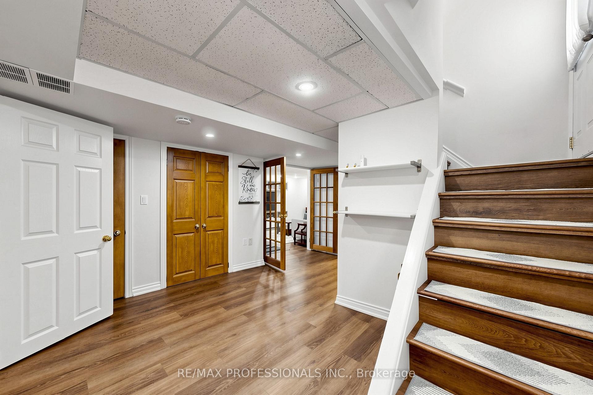 Photo 18 of 17 Barwell Crescent, Etobicoke, Rexdale-Kipling — HOMEH
