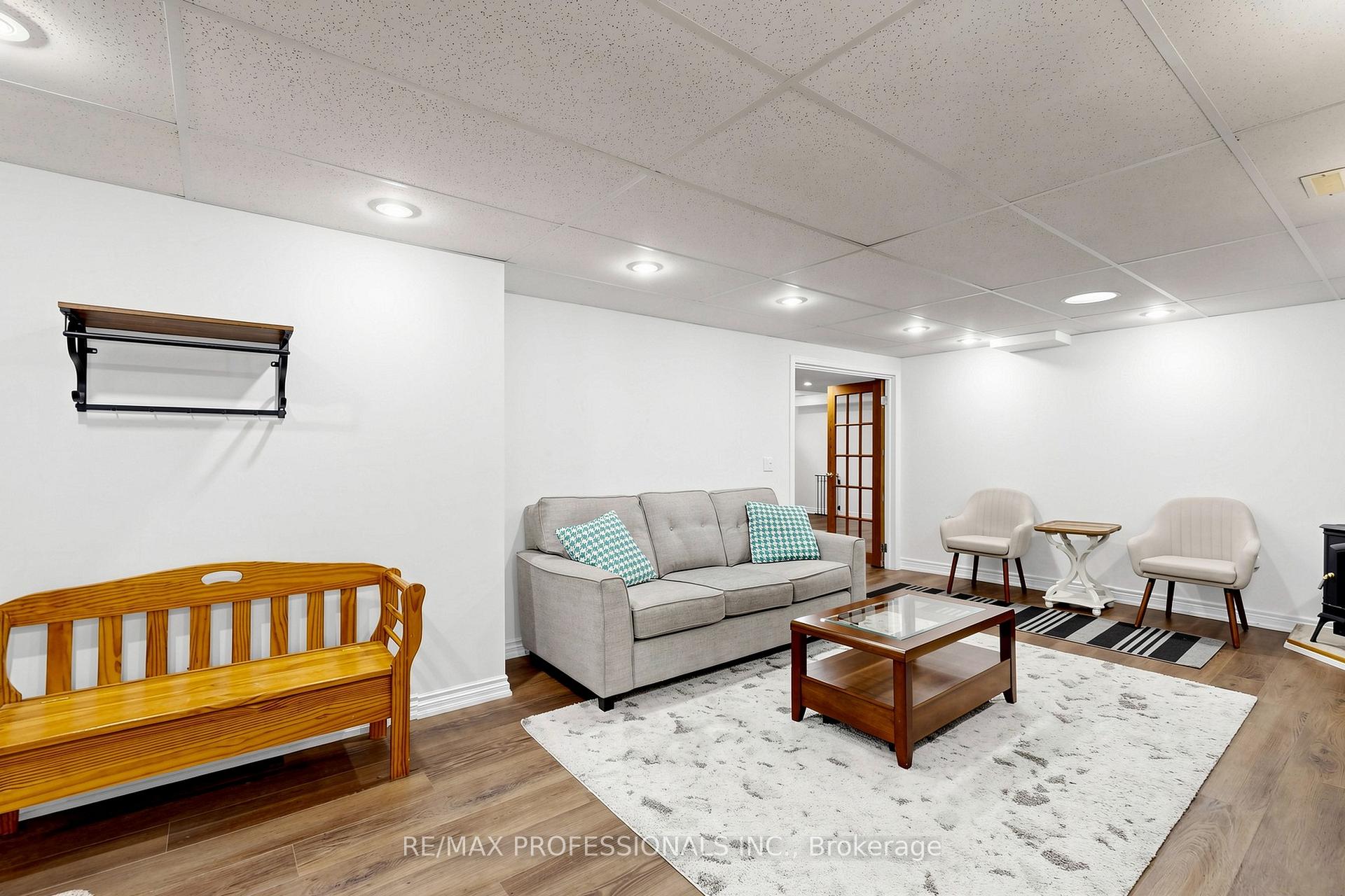 Photo 20 of 17 Barwell Crescent, Etobicoke, Rexdale-Kipling — HOMEH