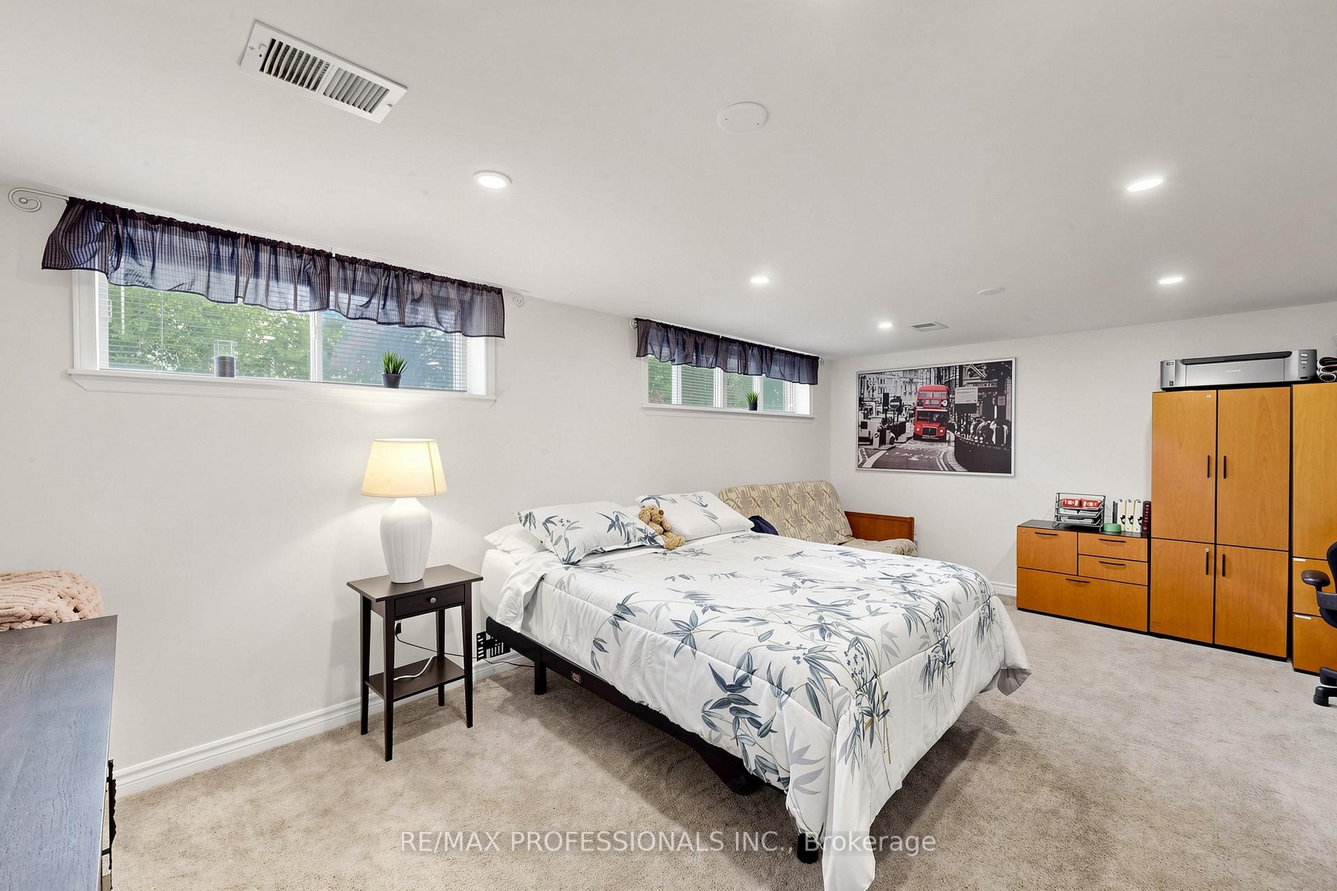 Photo 21 of 17 Barwell Crescent, Etobicoke, Rexdale-Kipling — HOMEH