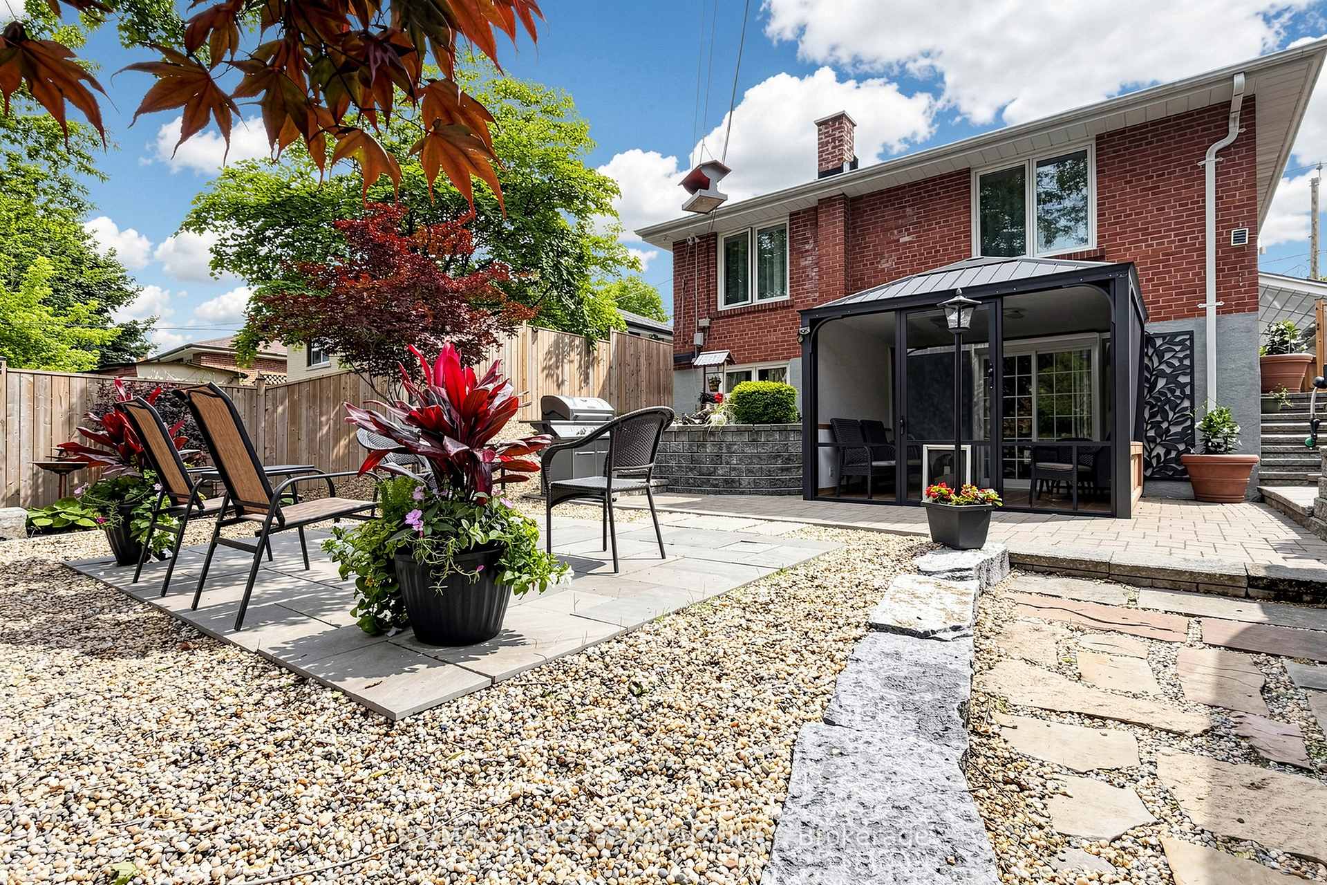 Photo 24 of 17 Barwell Crescent, Etobicoke, Rexdale-Kipling — HOMEH
