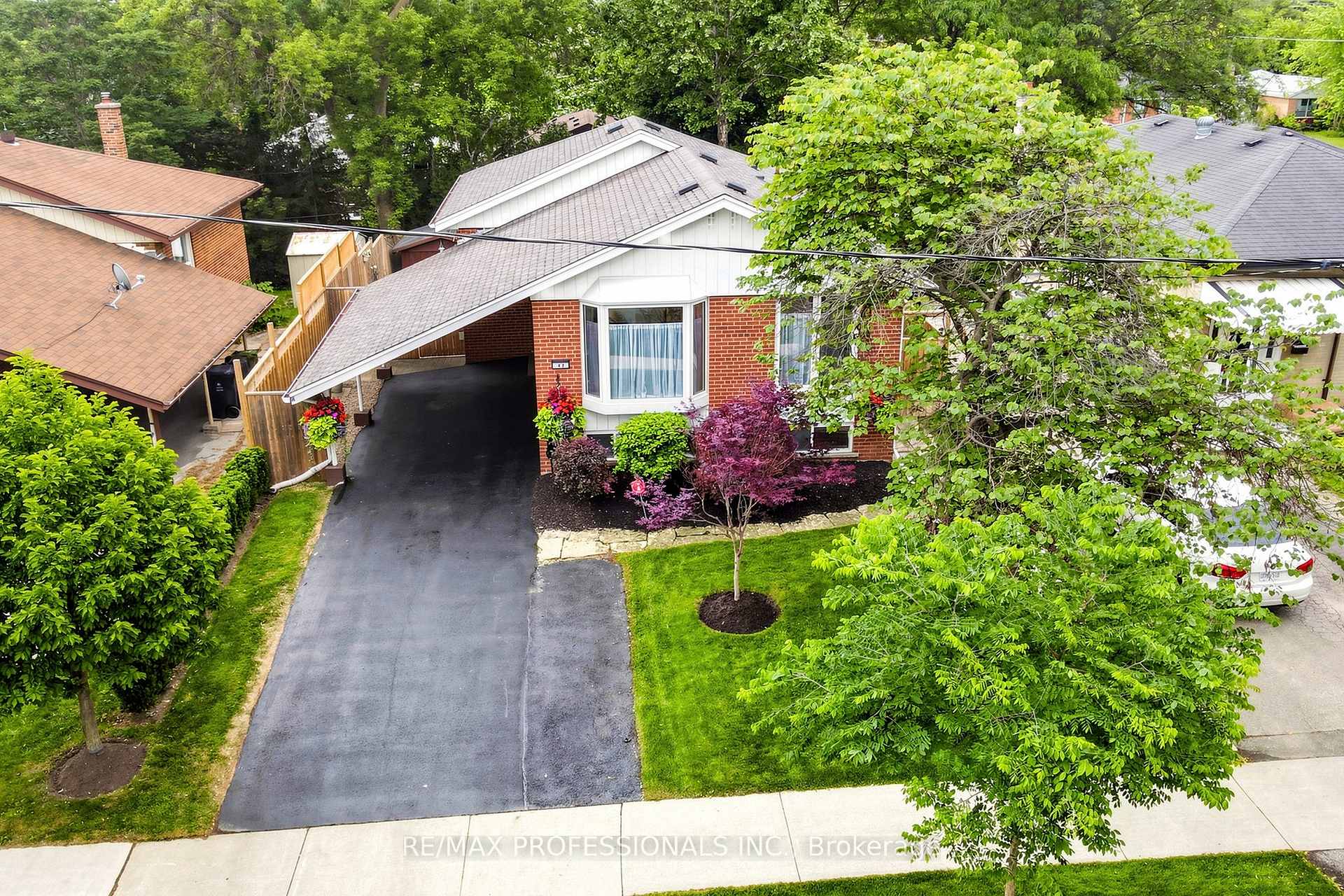 Photo 33 of 17 Barwell Crescent, Etobicoke, Rexdale-Kipling — HOMEH
