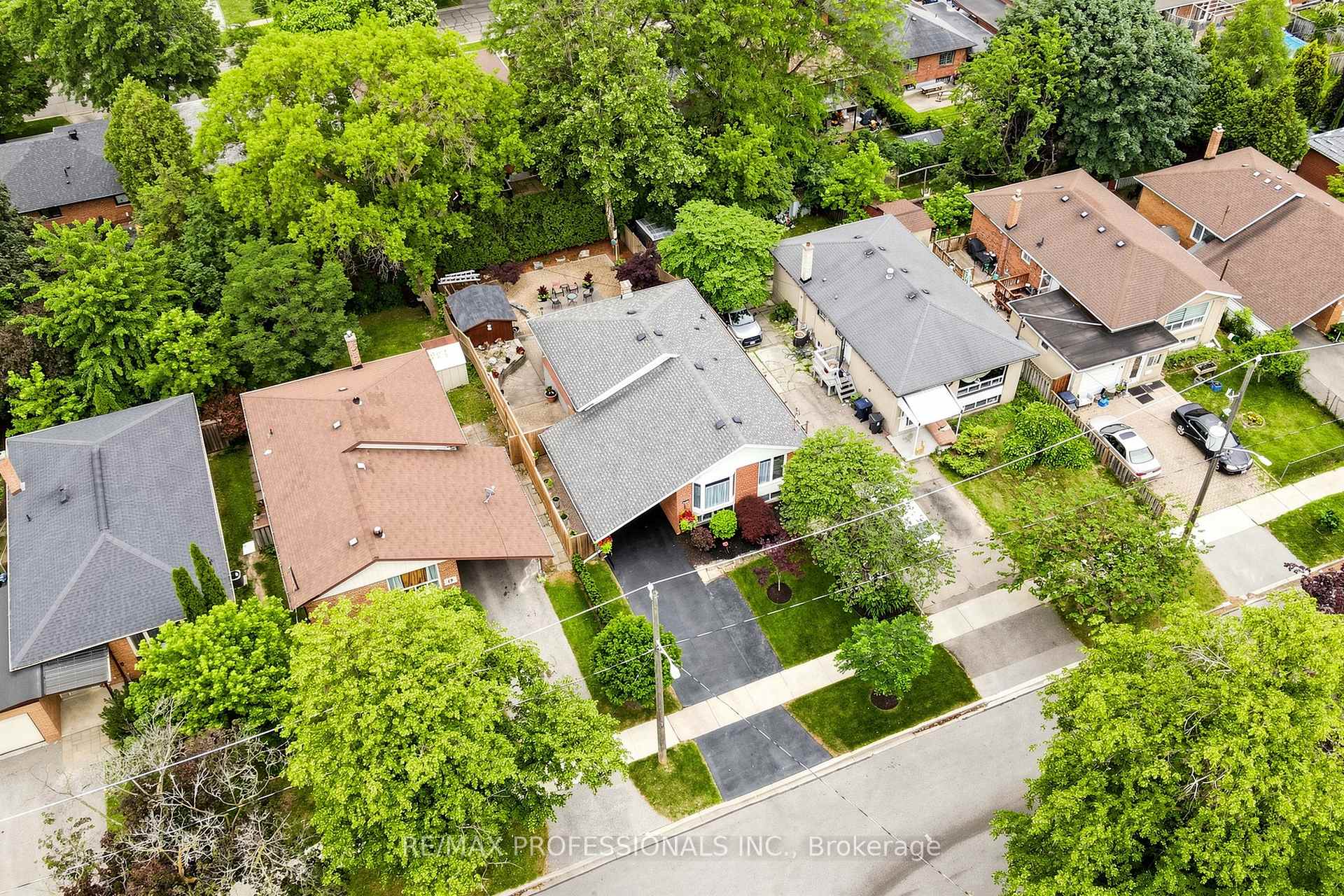 Photo 34 of 17 Barwell Crescent, Etobicoke, Rexdale-Kipling — HOMEH