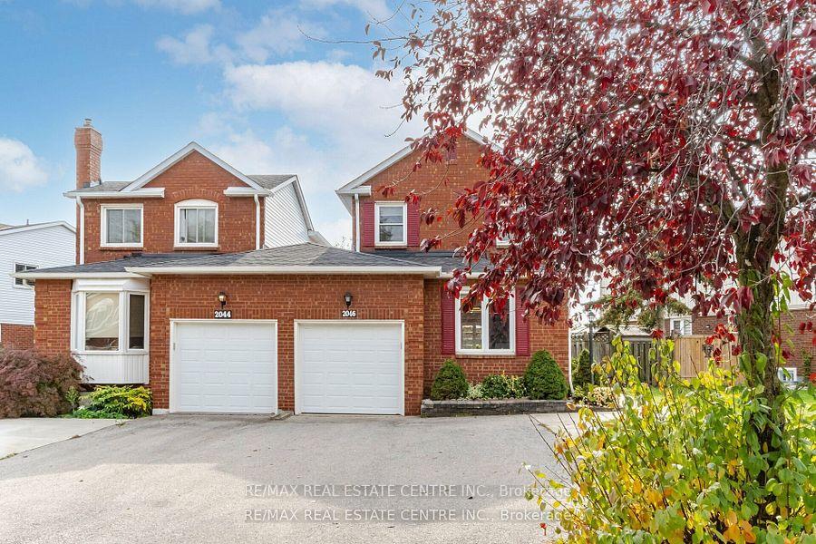 Photo 2 of 2046 Glenada Crescent, Oakville, Wedgewood Creek — HOMEH
