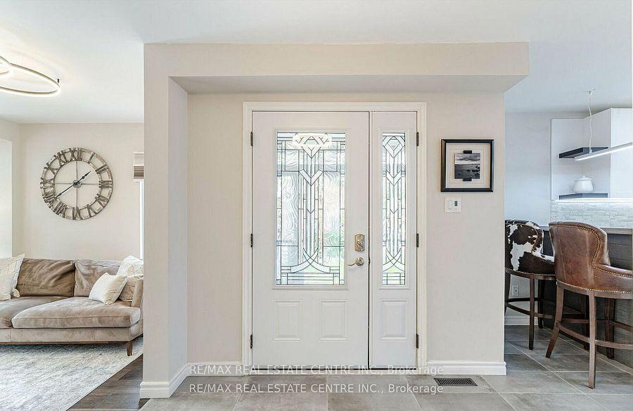 Photo 5 of 2046 Glenada Crescent, Oakville, Wedgewood Creek — HOMEH