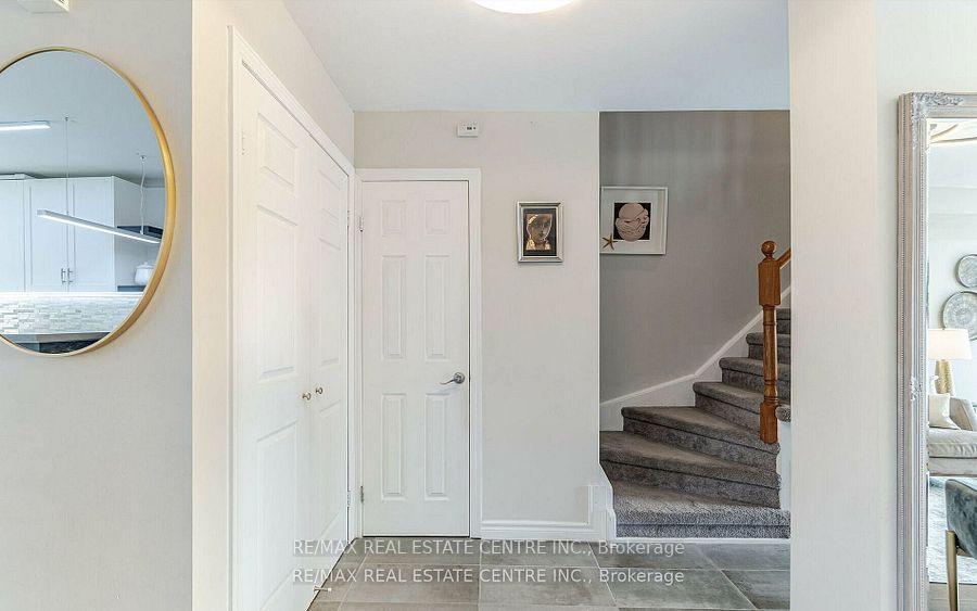 Photo 6 of 2046 Glenada Crescent, Oakville, Wedgewood Creek — HOMEH