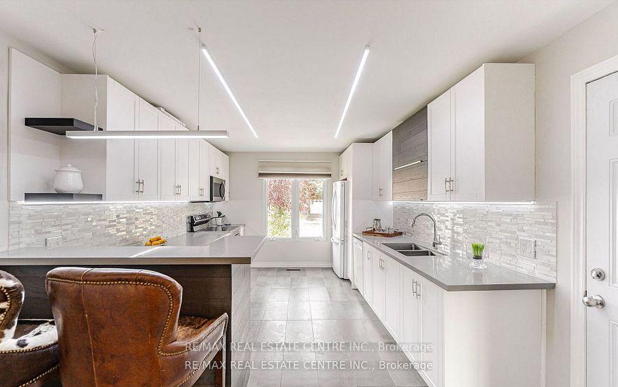 Photo 7 of 2046 Glenada Crescent, Oakville, Wedgewood Creek — HOMEH