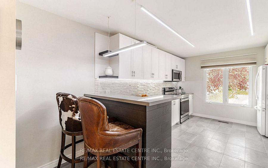 Photo 8 of 2046 Glenada Crescent, Oakville, Wedgewood Creek — HOMEH