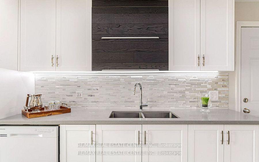 Photo 9 of 2046 Glenada Crescent, Oakville, Wedgewood Creek — HOMEH