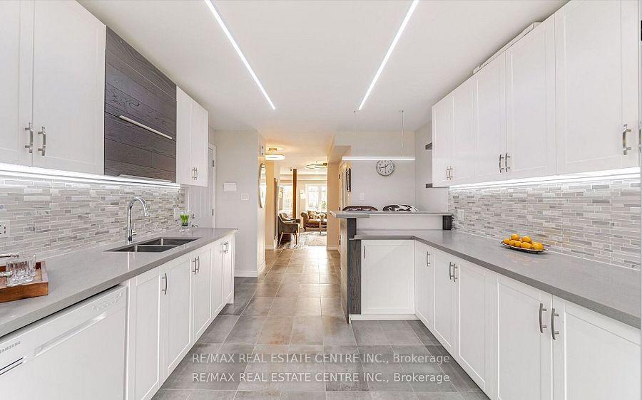 Photo 11 of 2046 Glenada Crescent, Oakville, Wedgewood Creek — HOMEH