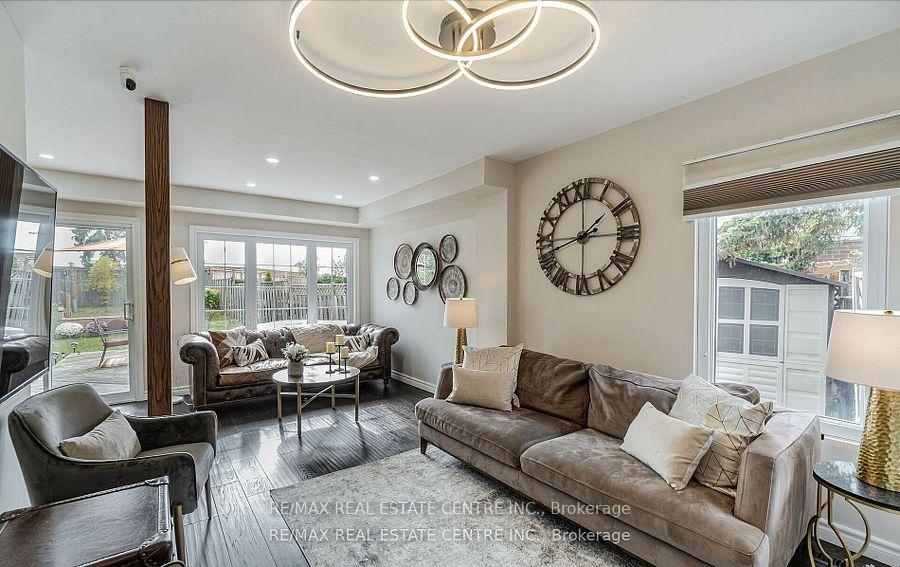 Photo 13 of 2046 Glenada Crescent, Oakville, Wedgewood Creek — HOMEH
