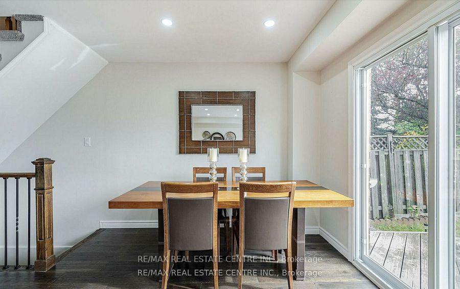 Photo 16 of 2046 Glenada Crescent, Oakville, Wedgewood Creek — HOMEH