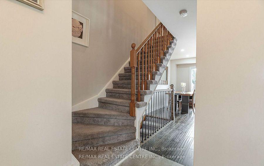 Photo 18 of 2046 Glenada Crescent, Oakville, Wedgewood Creek — HOMEH