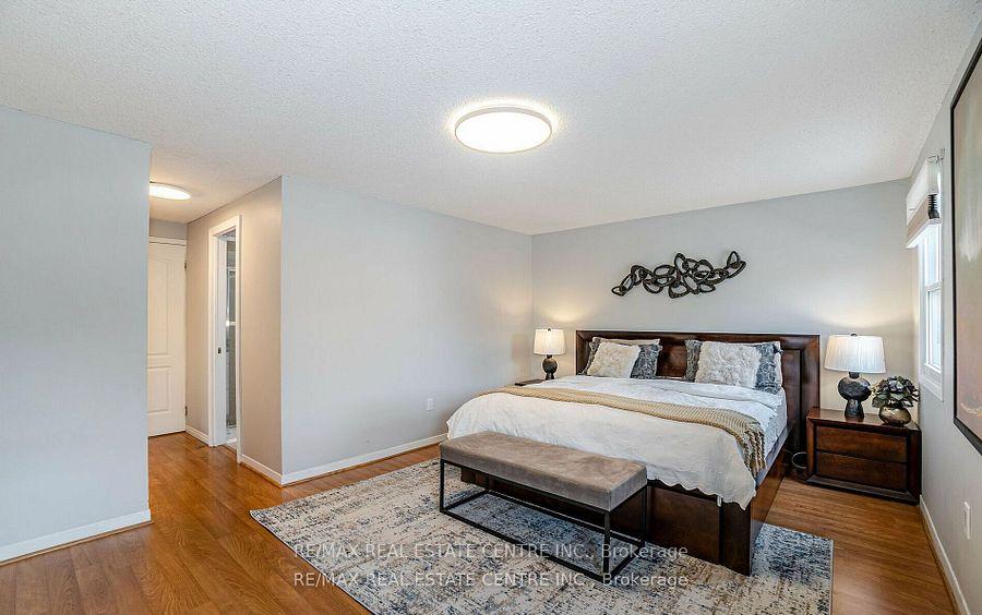 Photo 21 of 2046 Glenada Crescent, Oakville, Wedgewood Creek — HOMEH