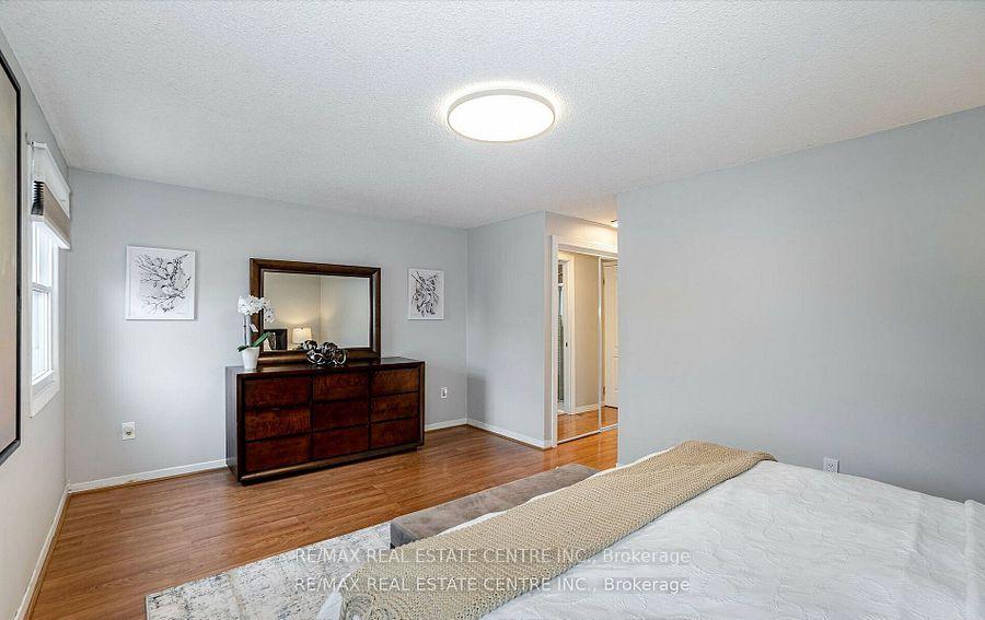 Photo 22 of 2046 Glenada Crescent, Oakville, Wedgewood Creek — HOMEH