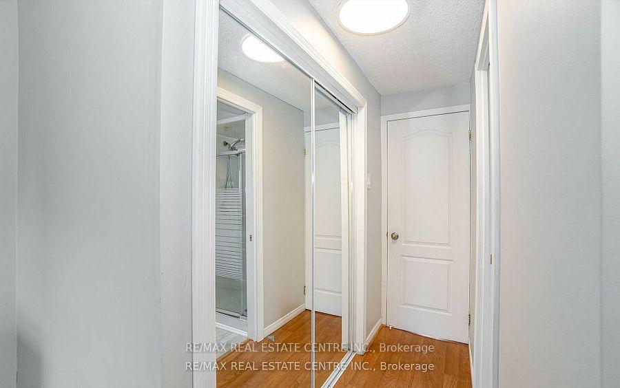 Photo 23 of 2046 Glenada Crescent, Oakville, Wedgewood Creek — HOMEH