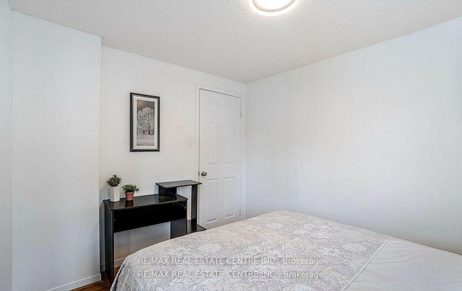 Photo 26 of 2046 Glenada Crescent, Oakville, Wedgewood Creek — HOMEH