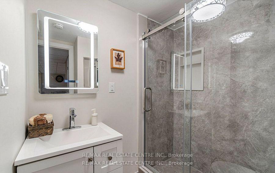 Photo 37 of 2046 Glenada Crescent, Oakville, Wedgewood Creek — HOMEH