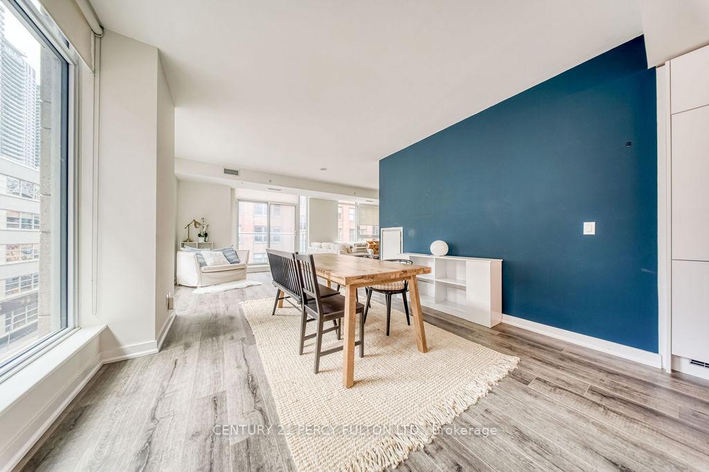 Photo 14 of Unit 323, 30 Nelson Street, Toronto, Waterfront Communities — HOMEH