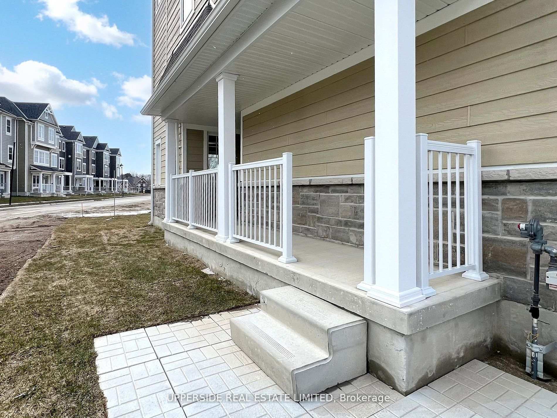 Photo 3 of 18 Lana Circle, Wasaga Beach — HOMEH