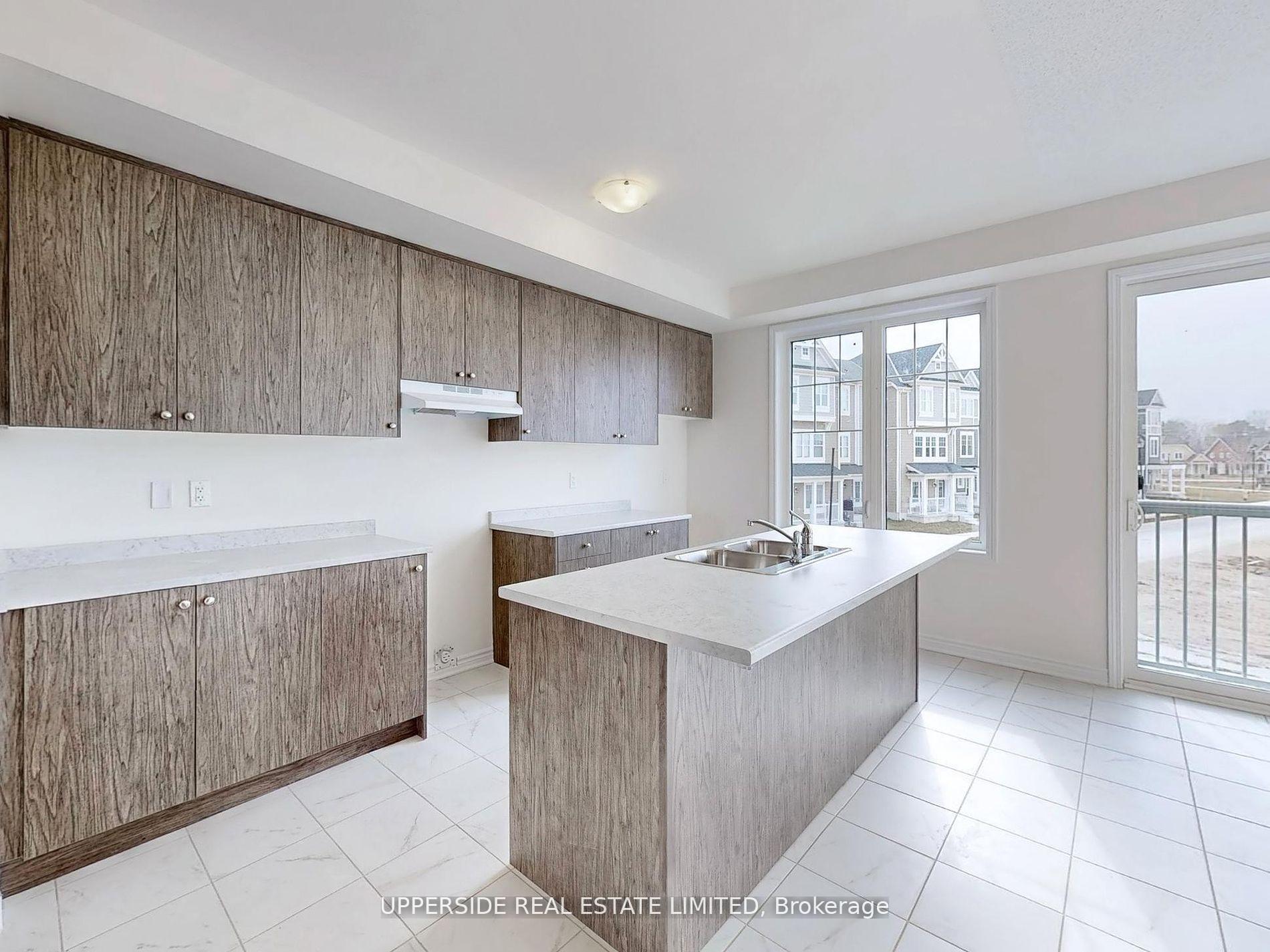 Photo 10 of 18 Lana Circle, Wasaga Beach — HOMEH