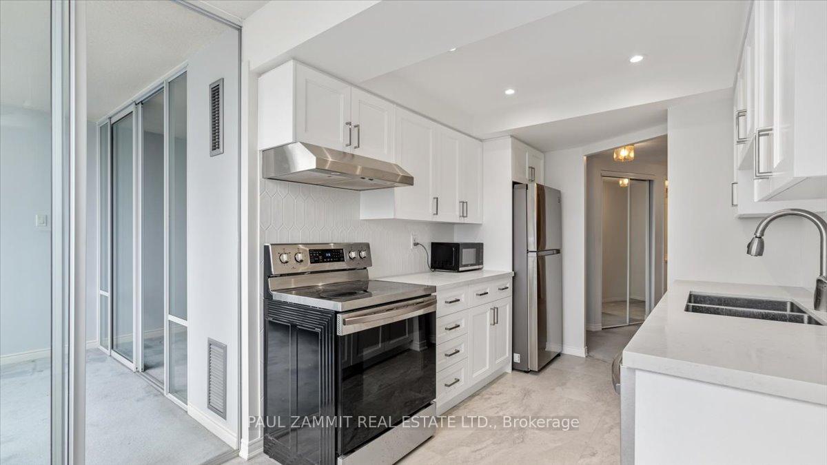 Photo 8 of Unit 911, 7250 Yonge Street, Vaughan, Crestwood-Springfarm-Yorkhill — HOMEH
