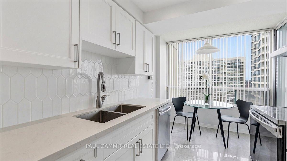 Photo 9 of Unit 911, 7250 Yonge Street, Vaughan, Crestwood-Springfarm-Yorkhill — HOMEH