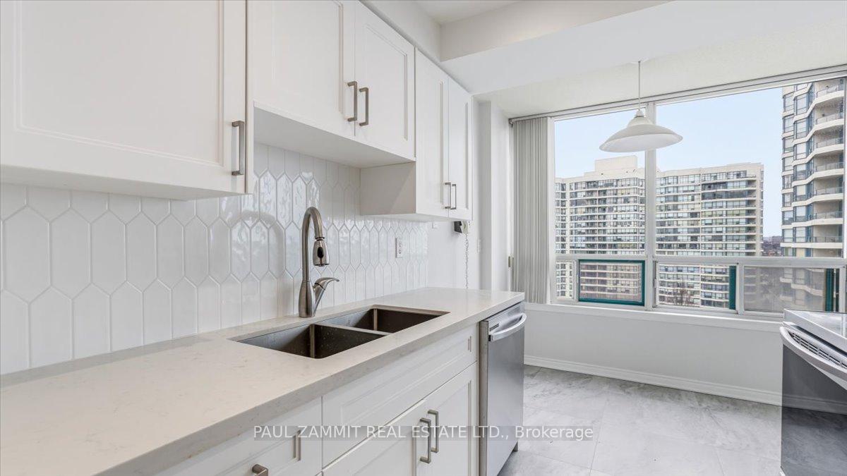 Photo 10 of Unit 911, 7250 Yonge Street, Vaughan, Crestwood-Springfarm-Yorkhill — HOMEH