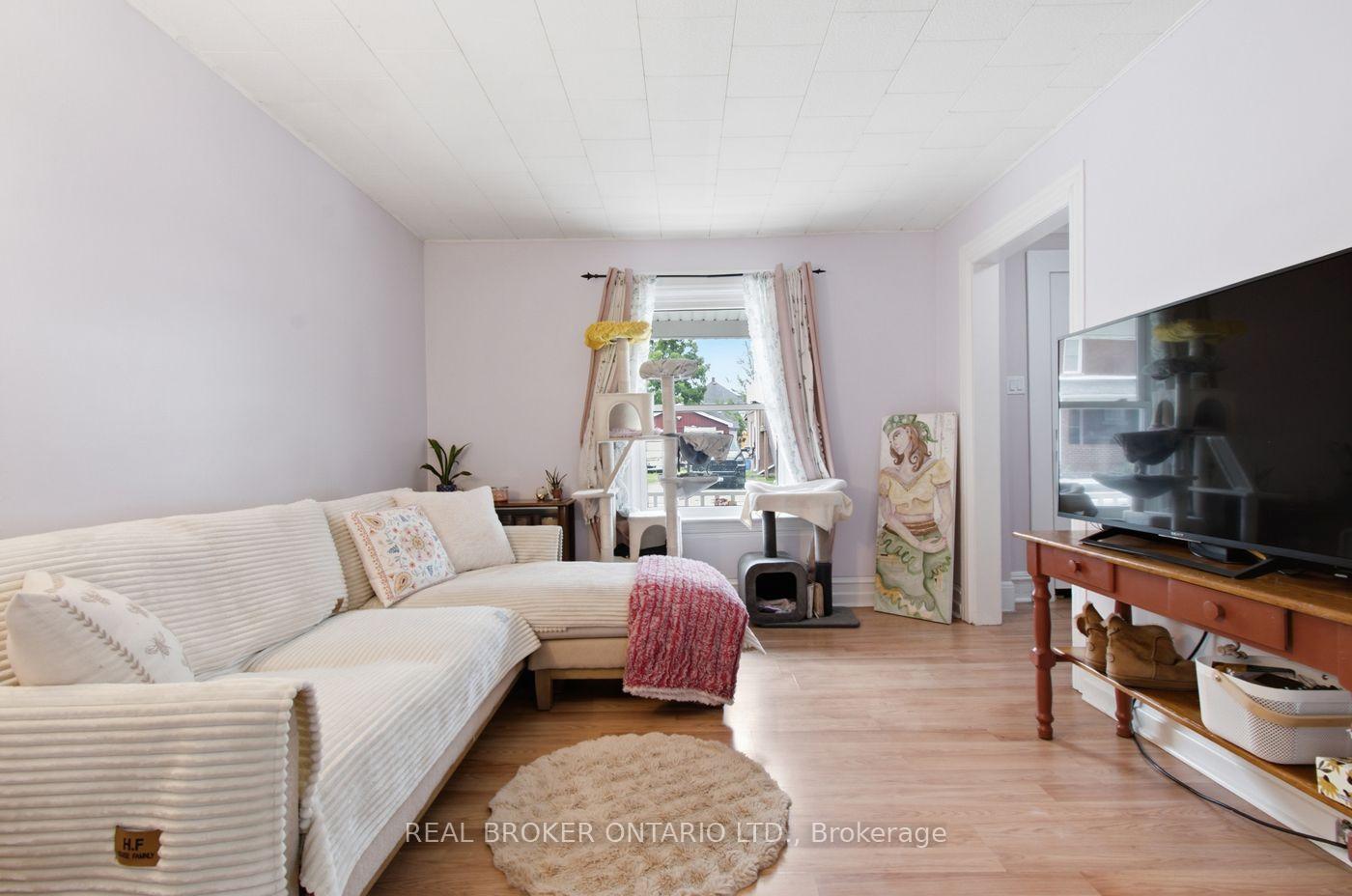 Photo 5 of 12 Elmview Street E, Welland, Prince Charles — HOMEH