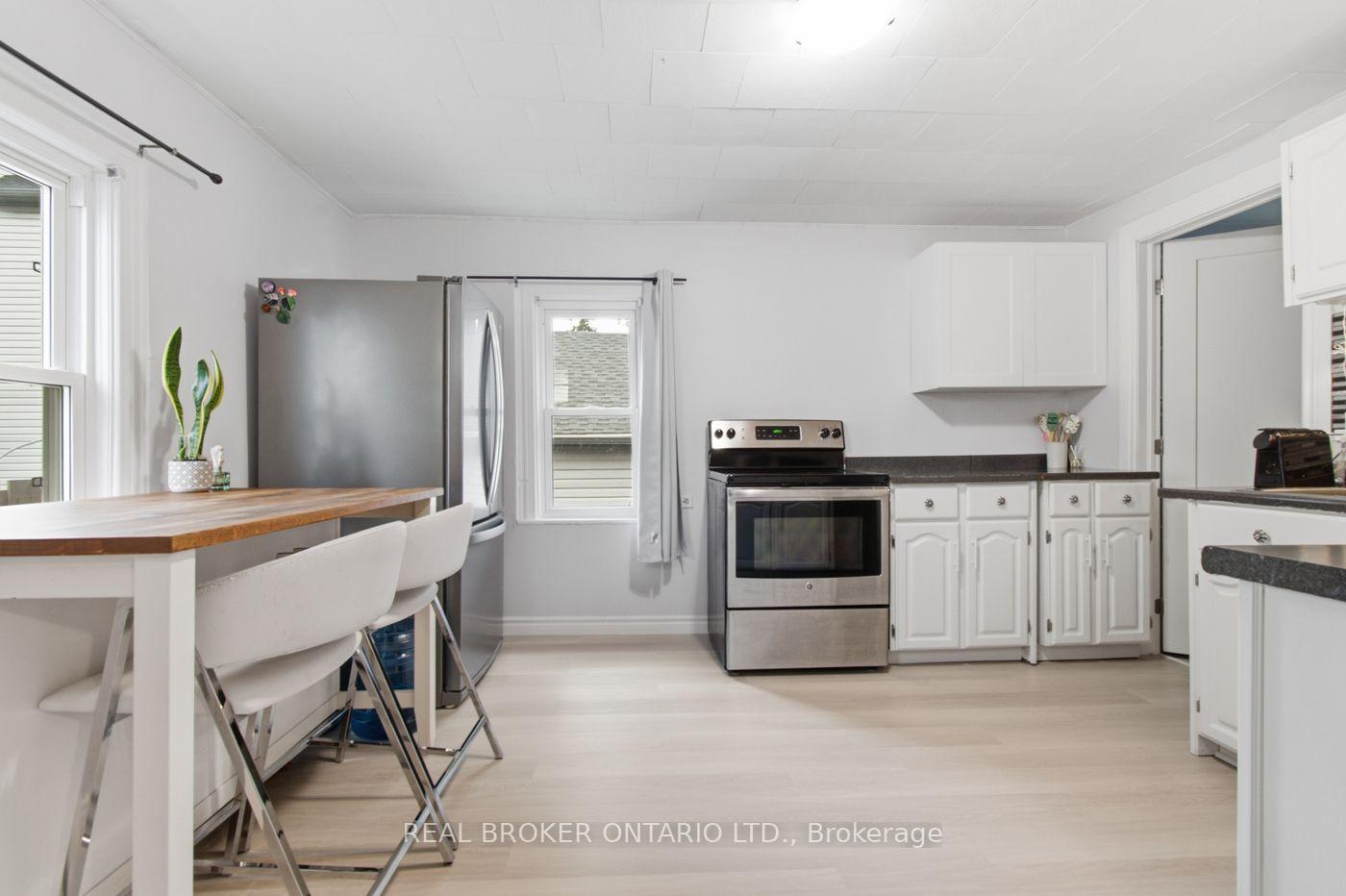 Photo 9 of 12 Elmview Street E, Welland, Prince Charles — HOMEH